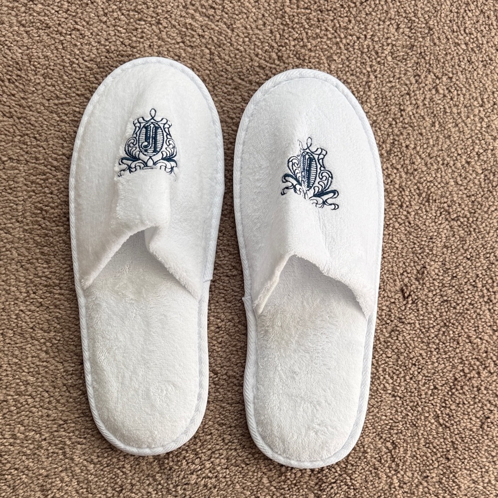 New! The Jefferson - Elegant White Embroidered Unisex Slippers